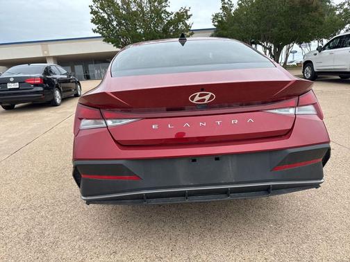 Ultimate Red 2025 Hyundai ELANTRA SE