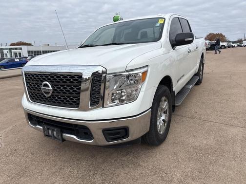 2018 Nissan Titan SV