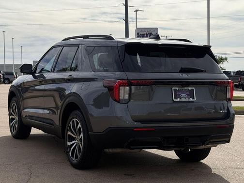 CARBONIZED GRAY METALLIC 2025 Ford Explorer ST-Line