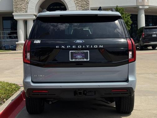 Glacier Gray Metallic Tri-Coat 2026 Ford Expedition Active