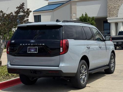 Glacier Gray Metallic Tri-Coat 2026 Ford Expedition Active