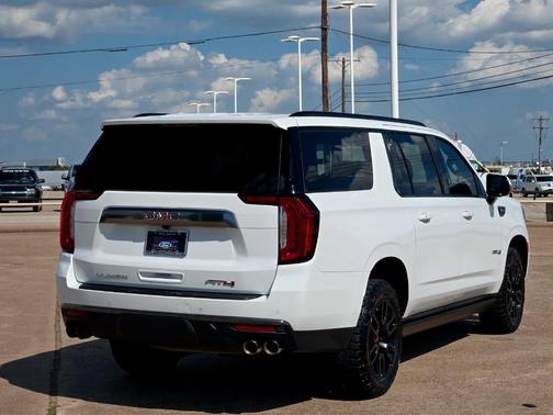 2022 GMC Yukon XL AT4
