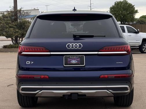 Navarra Blue Metallic 2021 Audi Q7 55 Premium Plus