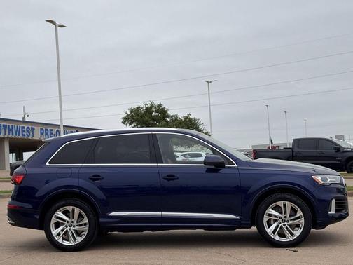 Navarra Blue Metallic 2021 Audi Q7 55 Premium Plus