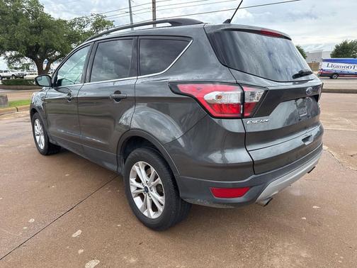 Magnetic 2018 Ford Escape SE