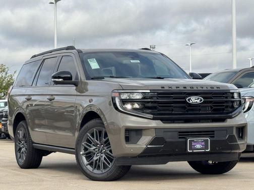 Gray 2027 Ford Expedition Platinum