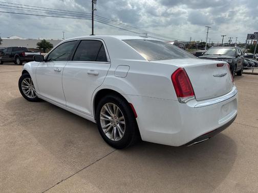 2018 Chrysler 300 Touring