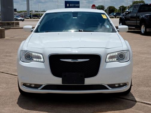 2018 Chrysler 300 Touring