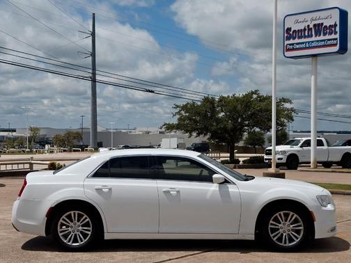 2018 Chrysler 300 Touring