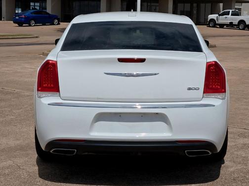 2018 Chrysler 300 Touring