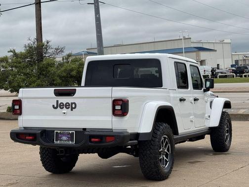 Bright White Clearcoat 2026 Jeep Gladiator Rubicon