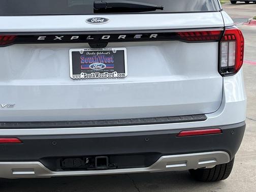 White Metallic 2026 Ford Explorer Active