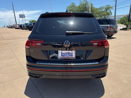 Black 2022 Volkswagen Tiguan 2.0T SE R-Line Black