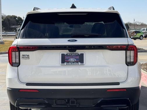 White Metallic 2026 Ford Explorer ST-Line