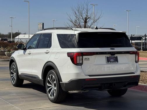 White Metallic 2026 Ford Explorer ST-Line