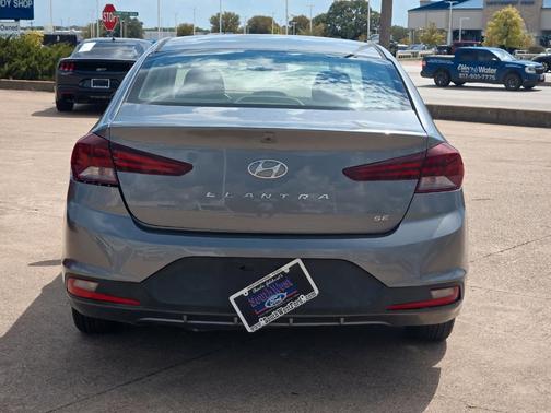 2019 Hyundai ELANTRA SE
