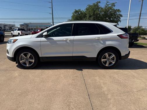 White Metallic 2022 Ford Edge SEL