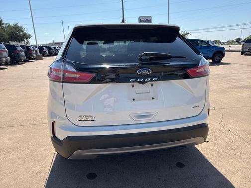 White Metallic 2022 Ford Edge SEL