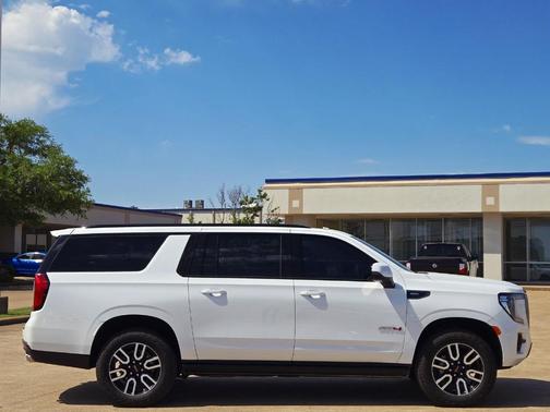 2024 GMC Yukon XL AT4