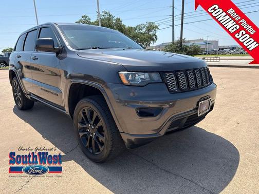 Granite Crystal Metallic Clearcoat 2018 Jeep Grand Cherokee Altitude