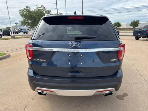 Blue 2017 Ford Explorer Platinum