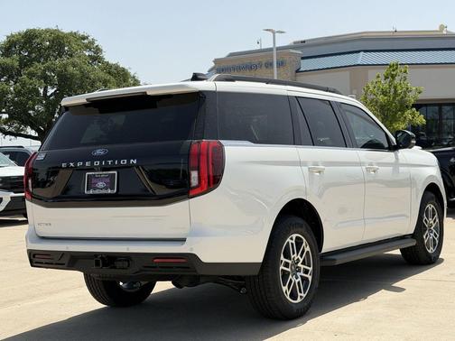 White Metallic 2026 Ford Expedition Active