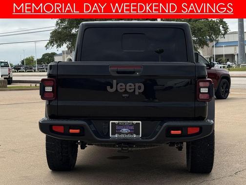 Black Clearcoat 2022 Jeep Gladiator Mojave