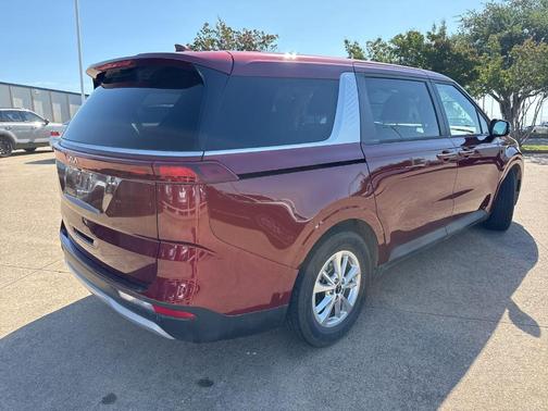 2023 Kia Carnival LX