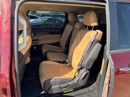 2023 Kia Carnival LX