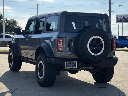 CARBONIZED GRAY METALLIC 2023 Ford Bronco Badlands