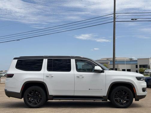 Bright White Clearcoat 2022 Jeep Wagoneer Series II