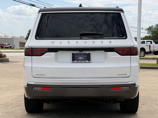 Bright White Clearcoat 2022 Jeep Wagoneer Series II
