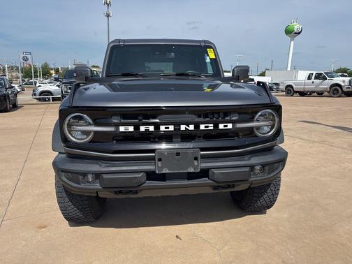 CARBONIZED GRAY METALLIC 2023 Ford Bronco Outer Banks