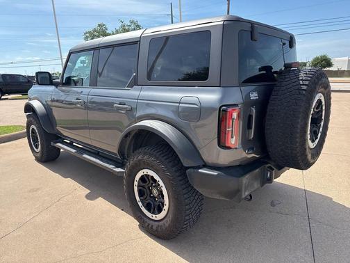 CARBONIZED GRAY METALLIC 2023 Ford Bronco Outer Banks