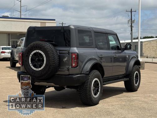 CARBONIZED GRAY METALLIC 2023 Ford Bronco Outer Banks