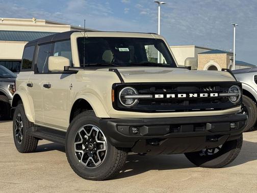 DESERT SAND 2026 Ford Bronco Outer Banks