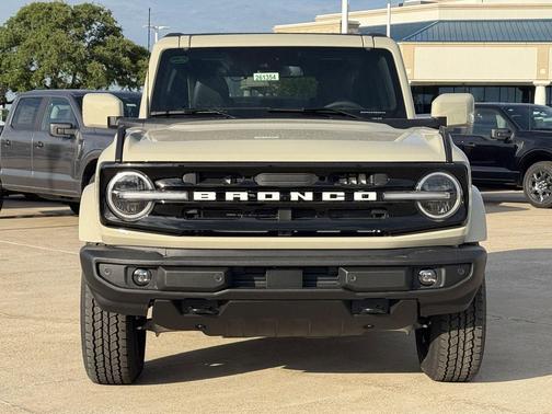 DESERT SAND 2026 Ford Bronco Outer Banks