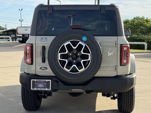 DESERT SAND 2026 Ford Bronco Outer Banks