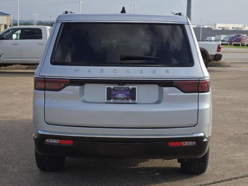 2024 Jeep Wagoneer Base