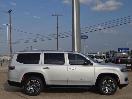 2024 Jeep Wagoneer Base