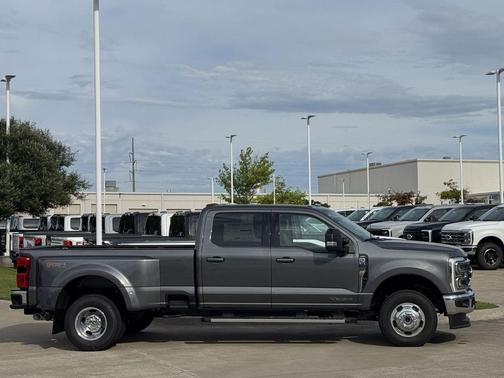 Carbonized Gray Metallic 2026 Ford F-350 Lariat