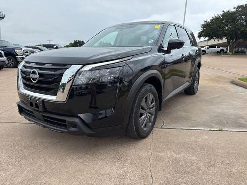 Super Black 2024 Nissan Pathfinder S