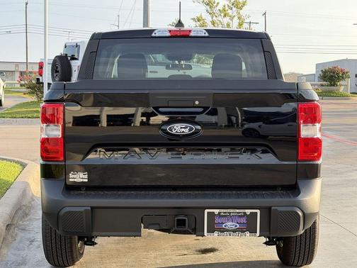 SHADOW BLACK 2026 Ford Maverick XLT