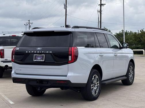 Space Silver Metallic 2026 Ford Expedition Active