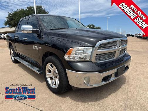 Brilliant Black Crystal Pearlcoat 2018 RAM 1500 Lone Star