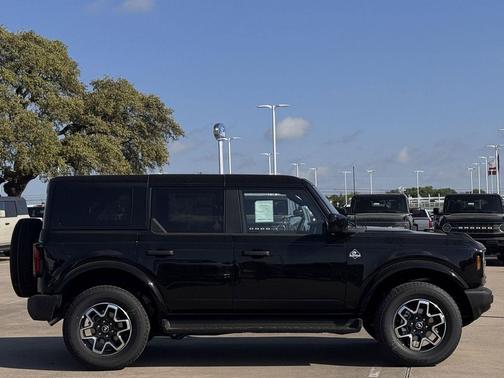 Shadow Black 2026 Ford Bronco Outer Banks