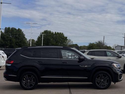 Deep Black 2021 Volkswagen Atlas 3.6L SE w/Technology