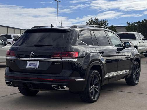 Deep Black 2021 Volkswagen Atlas 3.6L SE w/Technology