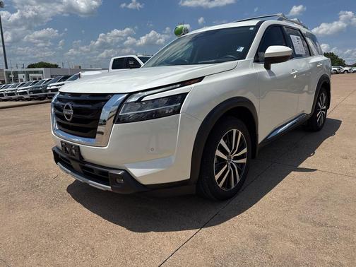Pearl White Tricoat 2024 Nissan Pathfinder Platinum