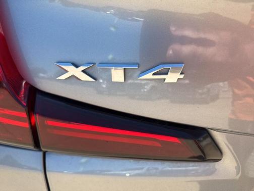 2023 Cadillac XT4 Luxury